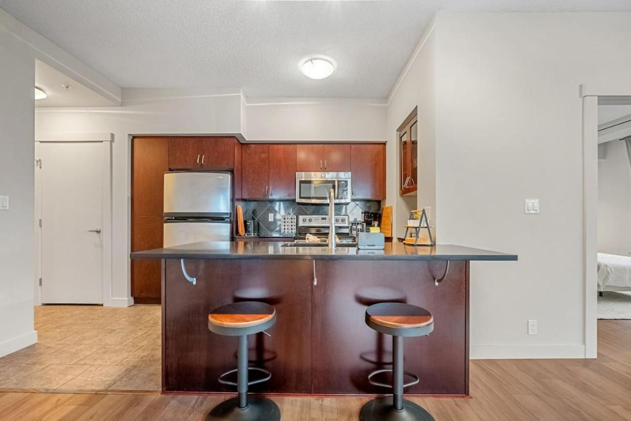 Upscale Penthouse Stay With Mountain & City Views, Free Parking, Bbq Grill, Office Space & More YYC Kültér fotó