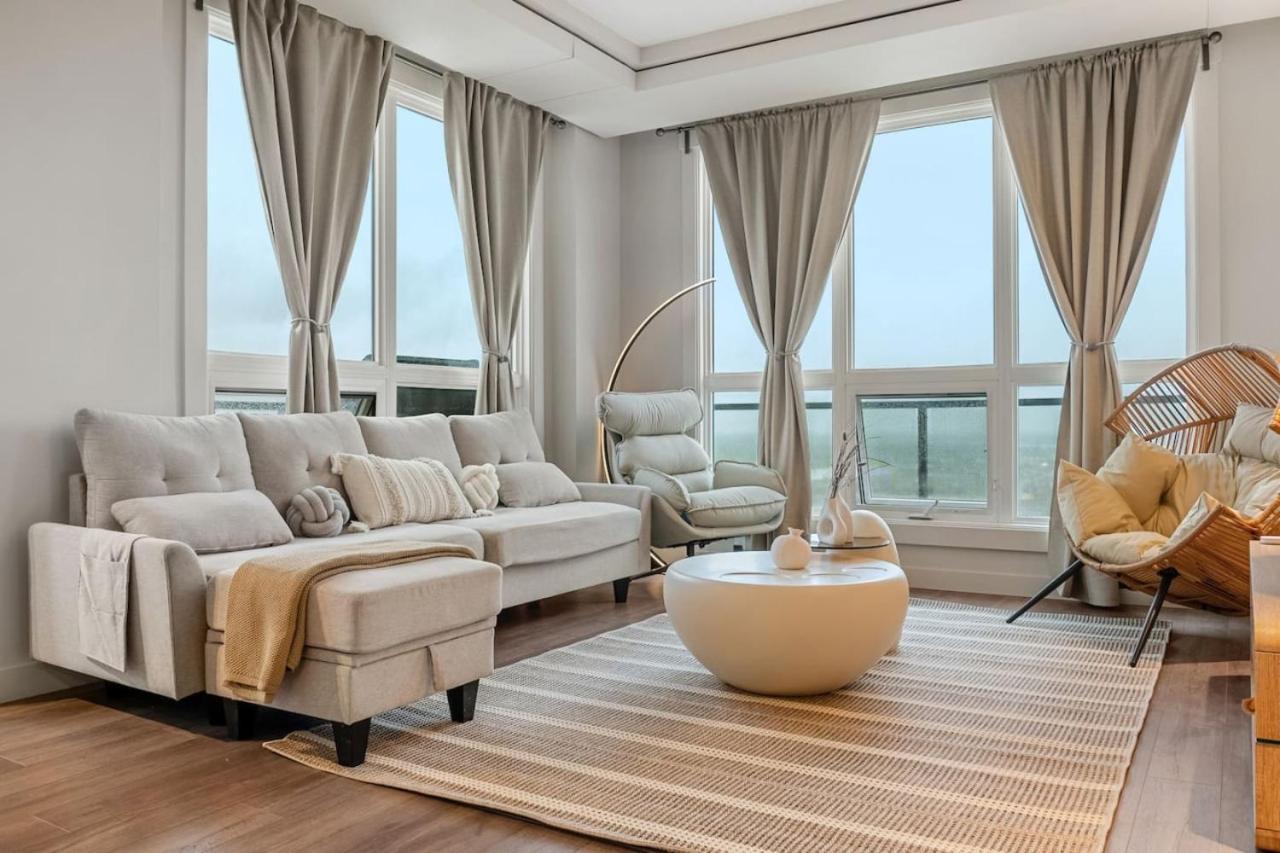 Upscale Penthouse Stay With Mountain & City Views, Free Parking, Bbq Grill, Office Space & More YYC Kültér fotó