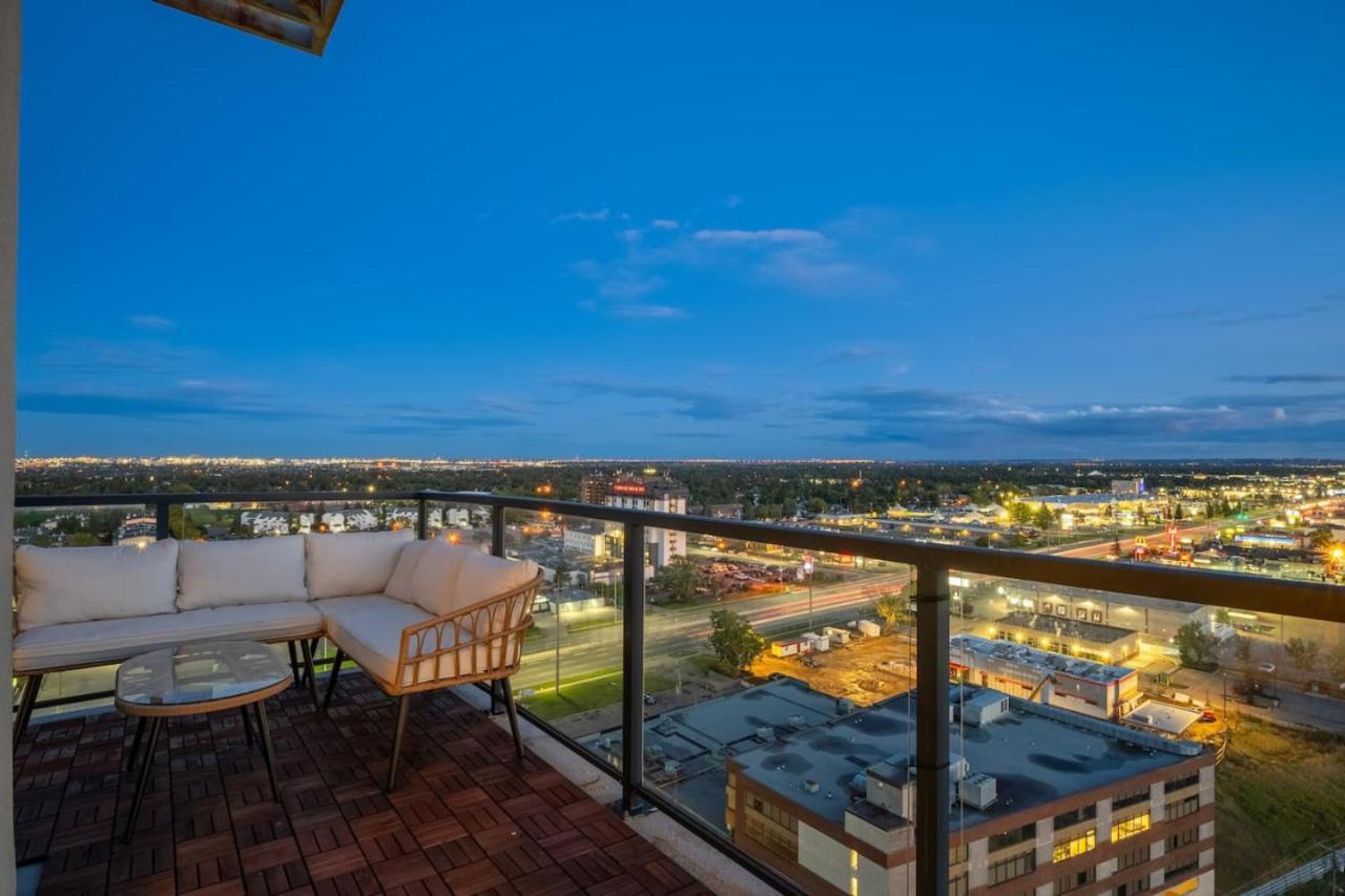 Upscale Penthouse Stay With Mountain & City Views, Free Parking, Bbq Grill, Office Space & More YYC Kültér fotó