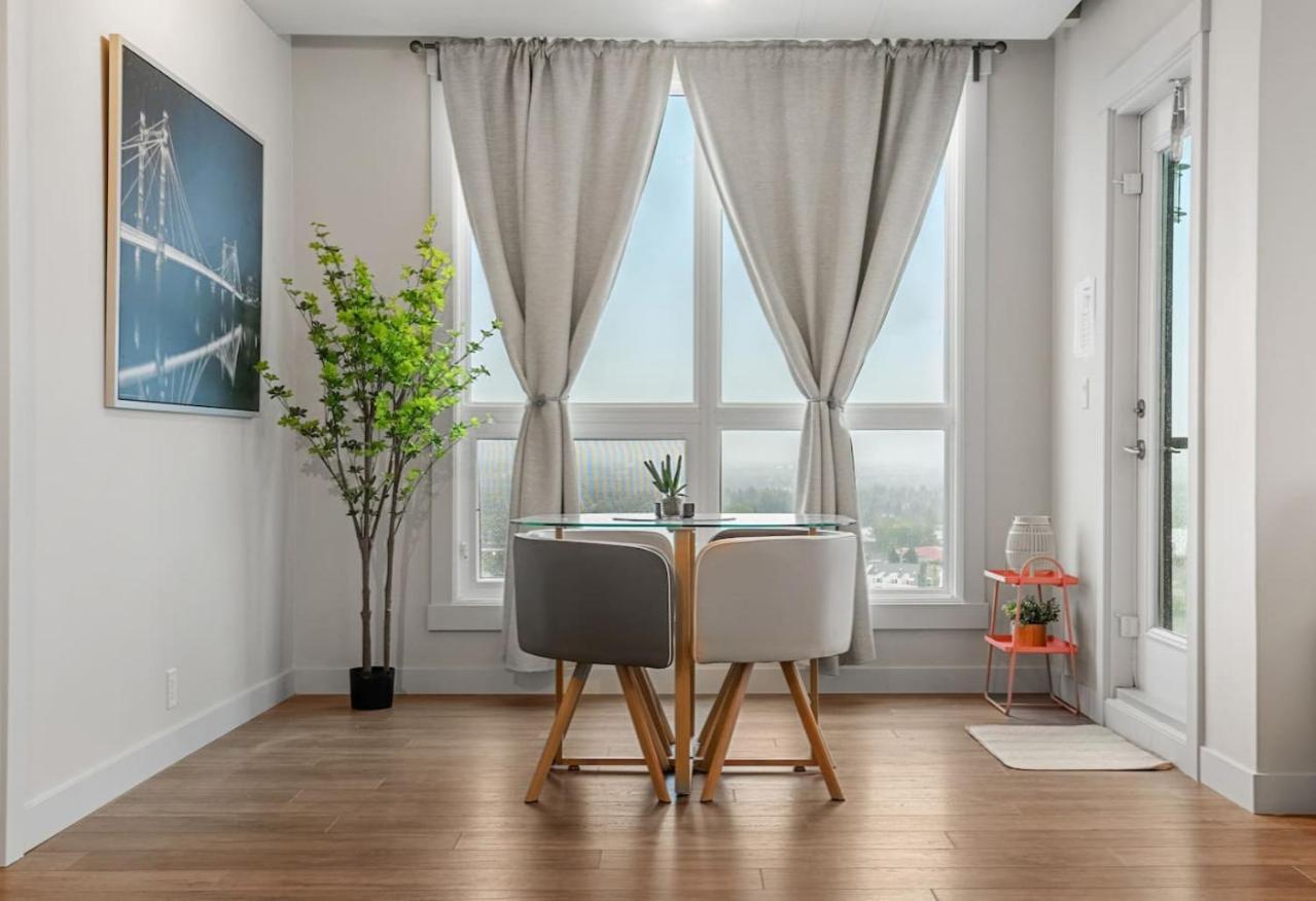 Upscale Penthouse Stay With Mountain & City Views, Free Parking, Bbq Grill, Office Space & More YYC Kültér fotó