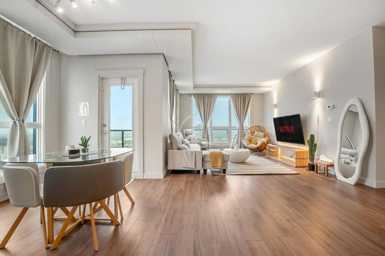 Upscale Penthouse Stay With Mountain & City Views, Free Parking, Bbq Grill, Office Space & More YYC Kültér fotó